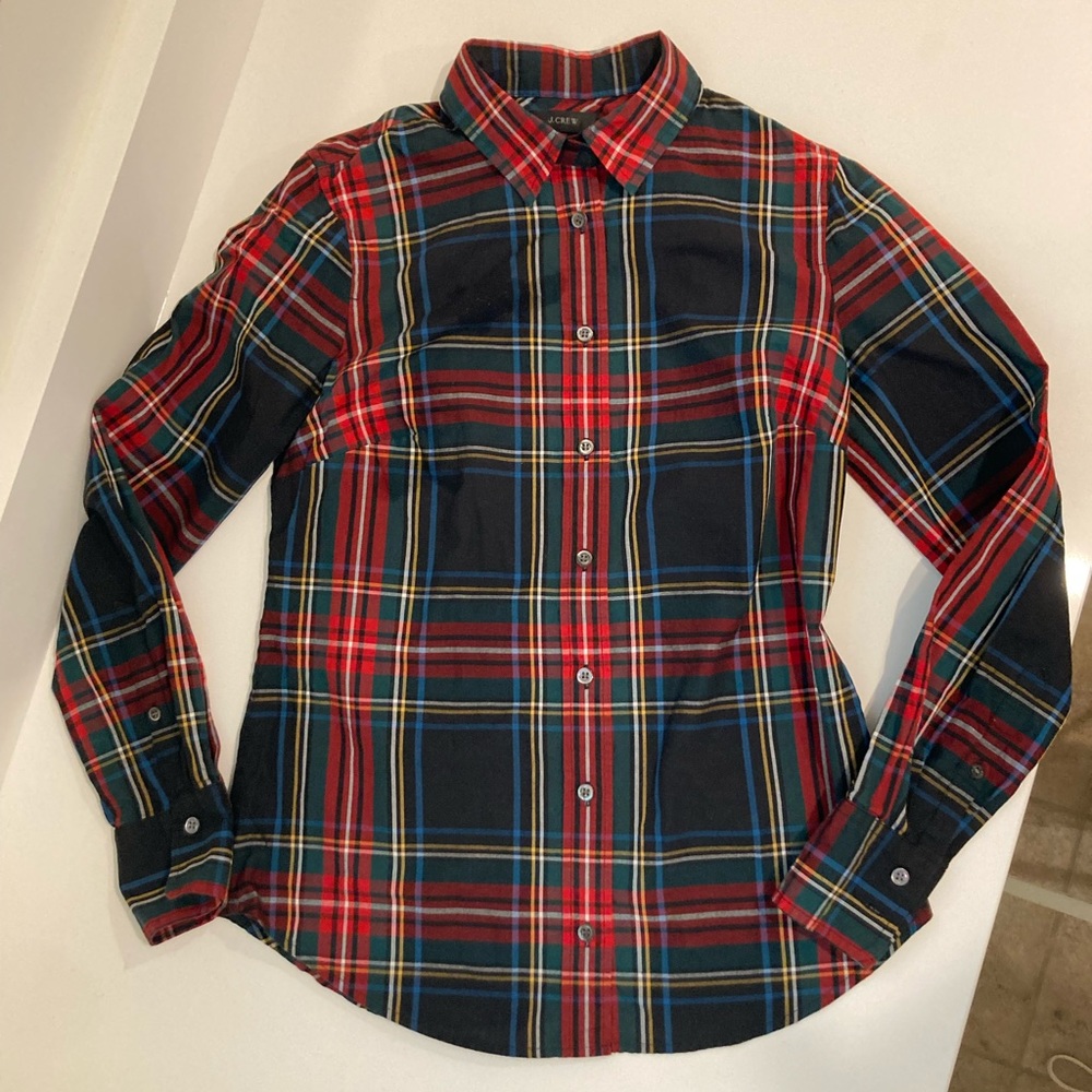 J.Crew Women’s Button Down Shirt in Stewart Plaid. Style E6967.  Size 0P.